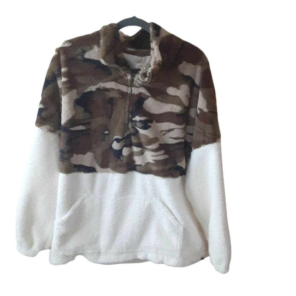 Entro Camouflage And White Fuzzy Pullover